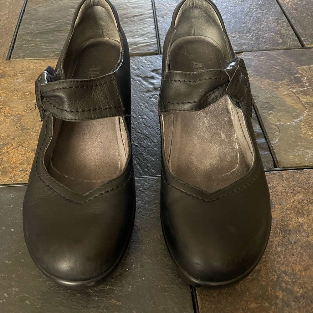 Alegria by polite black leather women’s size 8 Mary Janes shoes